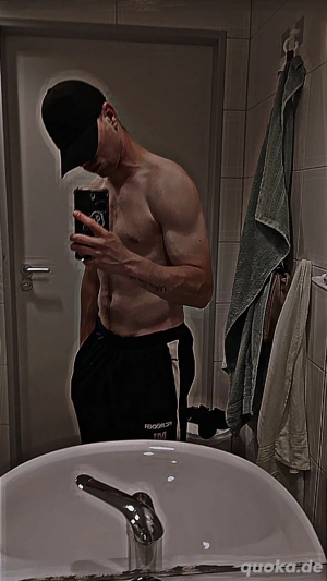 Er verkauft Bilder, Videos und Pakete 