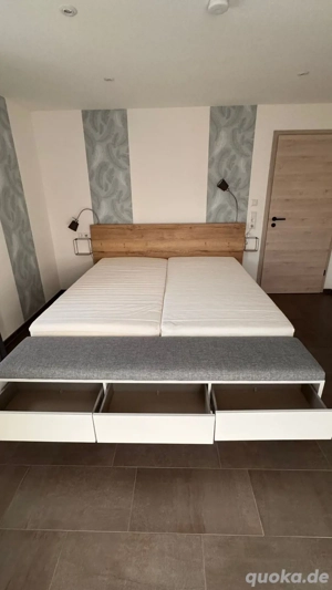 Doppelbett mit Sitzbank und Schubladen ,neuwertig