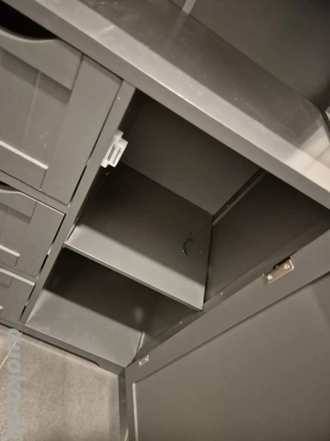 Grauer Badezimmerschrank 55x30x87cm sehr gut erhalten