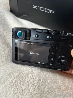 Fujifilm X100F Kompaktkamera schwarz mit OVP