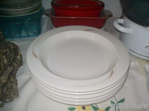 Verschiedenes  Marken  -Geschirr-Vitrinen