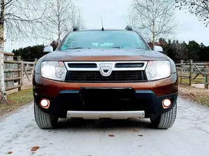Dacia Duster 1.6 4x2 PRESTIGE 1.Hd.(Arzt) LEDER KLIMA ALU EURO5 Bild 2