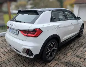 Audi A1 A1 30 TFSI citycarver S tronic Bild 2
