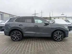 Volkswagen Tiguan 2.0 TDI 4M R-Line PANO*HK*AHK*MATRIX*20" Bild 2