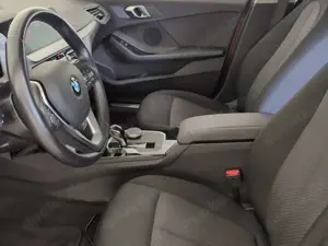 BMW 120 d 5-Türer Navi/LED/AHK/Sport-LR-Hz/KomfZg/DAB Navi Bild 3