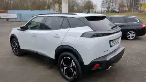 Peugeot 2008 2008 PureTech 130 EAT8 Allure Bild 5