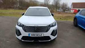 Peugeot 2008 2008 PureTech 130 EAT8 Allure Bild 2