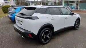 Peugeot 2008 2008 PureTech 130 EAT8 Allure Bild 4