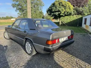 Mercedes-Benz 190 E 2.0 Bild 5