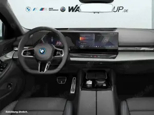 BMW i5 eDrive40 Touring M Sport Pro AHK Innovation Panora Bild 3