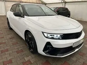 Opel Astra GSe Plug-in-Hybrid Bild 3