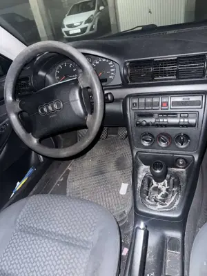 Audi A4 1.6 Bild 5
