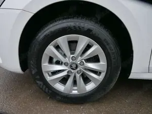 Skoda Octavia Combi Selection 2.0 TDI DSG Selection*PDC*LED*S... Bild 3