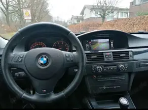 BMW 318 E90*Apple Carplay, M-Paket, Ambiente Beleuchtung Bild 3