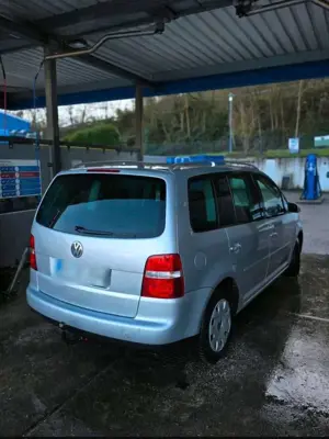 Volkswagen Touran 2.0 TDI Trendline Bild 2