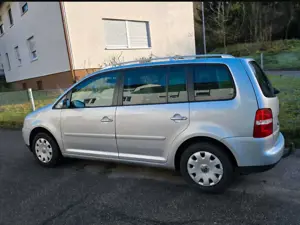 Volkswagen Touran 2.0 TDI Trendline Bild 3