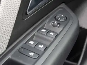 Citroen C4 PureTech Shine +RFK+PDC+SHZ+KLIMA+LED+NAVI+BC+ Bild 5