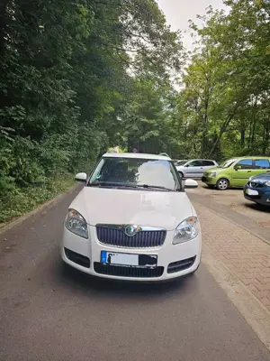 Skoda Fabia 1.4 Benzin | Unfallfrei | TÜV 02.2027 Bild 3