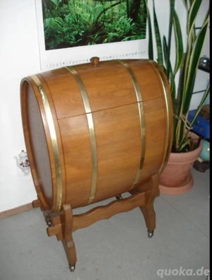 Fassbar.Angeboten wird eine antike massive Holzbar   Fassbar.