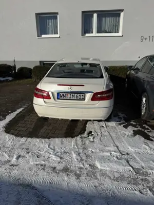 Mercedes-Benz E 200 CGI Coupe BlueEFFICIENCY Avantgarde Bild 4