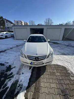Mercedes-Benz E 200 CGI Coupe BlueEFFICIENCY Avantgarde Bild 2