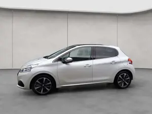 Peugeot 208 PureTech 110 Stop  Start Allure Bild 2