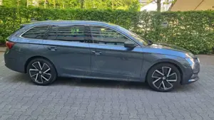 Skoda Octavia 2.0 TDI SCR 150 PS DSG ACC LED Panorama