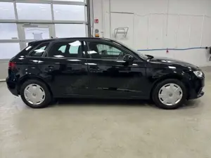 Audi A3 Sportback basis Automatik Bild 2