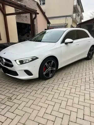 Mercedes-Benz A 200 200d 8G