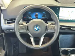 BMW iX1 xDrive30 Navi.LED.RüKam.Sitzheiz.DAB.el.Heck Bild 5