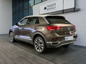 Volkswagen T-Roc IQ.DRIVE APPLECARPLAY/KLIMAUTOMATIK/EL. HECKKLAPPE Bild 2