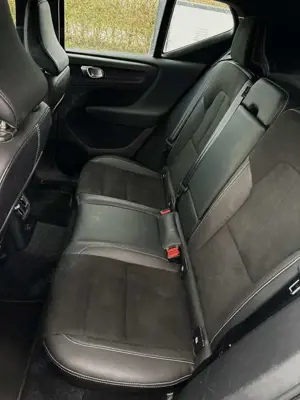 Volvo XC40 R Design Recharge Plug-In Hybrid 2WD Bild 4