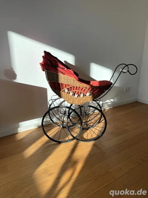 Nostalgie Puppenwagen | Korbwagen mit Porzellangriffen & Jacquard-Stoff