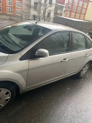 Ford Focus Focus Fließheck  5-Türer 1.6 16V Aut. Style