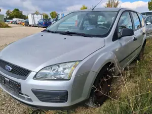 Ford Focus Trend 1.6 Metallic / TÜV bis 2027 / Kupplung rutsc