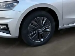 Skoda Fabia Tour 1.0 TSI Tour +SHZ+LED+PDC+RFK+KESSY+KLIMA+ Bild 5