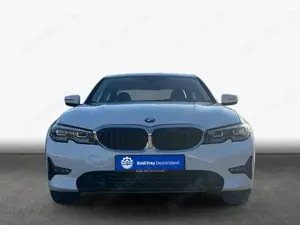 BMW 320 i Aut. Sport Line LED* HiFi* AHK* Glasdach* Bild 4