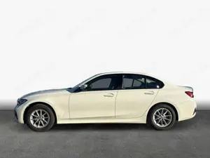 BMW 320 i Aut. Sport Line LED* HiFi* AHK* Glasdach* Bild 5