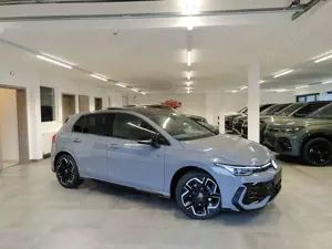 Volkswagen Golf 1.5 eTSI R-Line Pano/AppCon/Kamera/ACC/SideAssist
