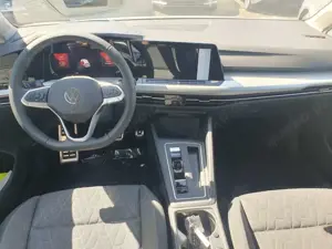 Volkswagen Golf VIII Move eTSI 1.5 HUD Navi digitales Cockpit LED Bild 5