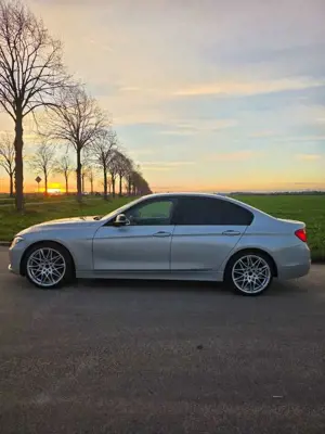 BMW 320 320i Sport Line