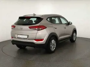 Hyundai TUCSON 1.6 T-GDI Style Navi Kamera AHK Tempomat Bild 5