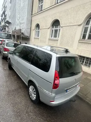 Peugeot 807 807 2,2 HDi 170 FAP Premium Premium Bild 5