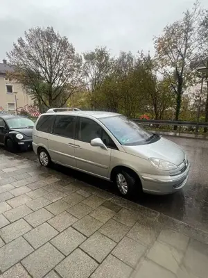 Peugeot 807 807 2,2 HDi 170 FAP Premium Premium Bild 3