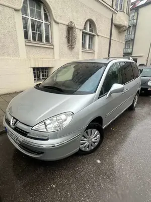 Peugeot 807 807 2,2 HDi 170 FAP Premium Premium Bild 4