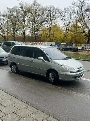 Peugeot 807 807 2,2 HDi 170 FAP Premium Premium Bild 2