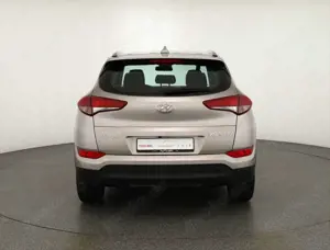 Hyundai TUCSON 1.6 T-GDI Style Navi Kamera AHK Tempomat Bild 4