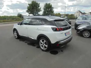 Peugeot 3008 Hybrid4 300 GT Bild 4