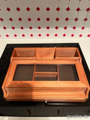 Schmuckkästchen Vitrine aus Holz