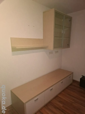  diese Wohnwand bestehend aus - einem Regal - einem Lowboard mit 4 Schubkästen - einer Vitrine Helle